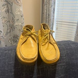 Clarks, men’s 12, gold/yellowish